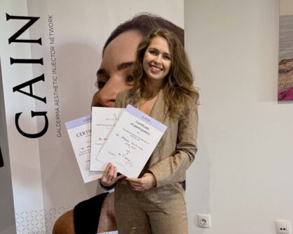 Д-р Албена Христозова със сертификат за преминато обучение в областта на естетичните инжекционни процедури